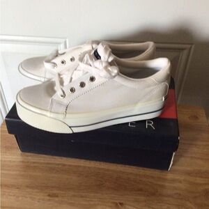 Tommy Hilfiger women’s canvas tennis shoes